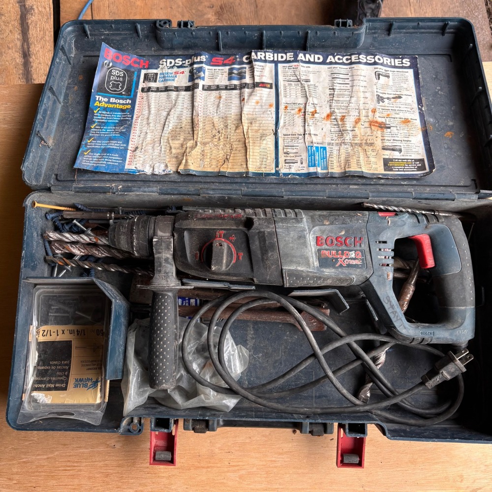 Bosch Bulldog Xtreme SDS-plus Rotary Hammer Drill Corded with Case and Bits